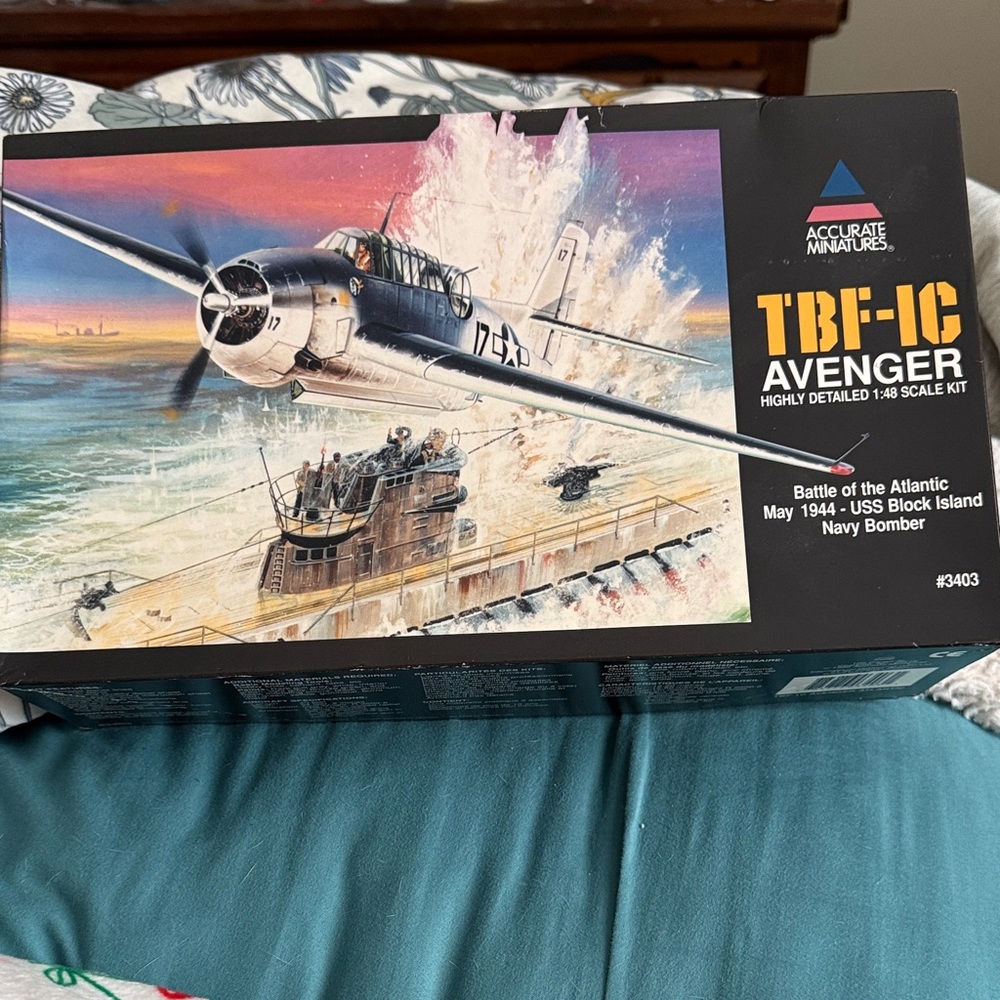 TBF-1C Avenger Model Kit - Black & White